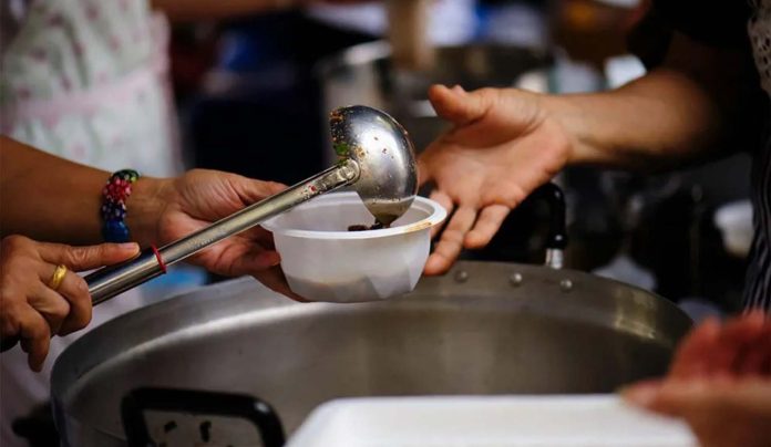 Alarmante: siete de cada diez argentinos hicieron recortes en su alimentación - Diario Hoy En la noticia