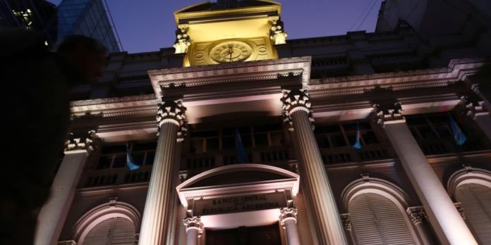 “Una solución para el problema de los stocks”: cuál es el número que mira el BCRA y al que apuntó Milei para salir del cepo