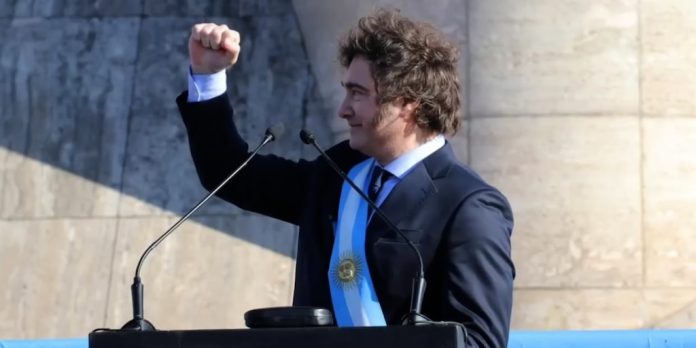 A qué hora habla Javier Milei hoy por cadena nacional a un año del inicio de su gestión y cómo verlo en vivo
