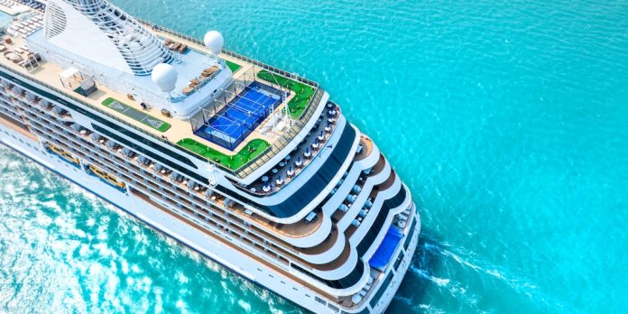 Cómo es y cuánto cuesta vivir en un crucero durante un año recorriendo el mundo