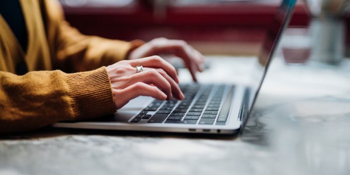 El BCRA flexibilizó el cepo para freelancers: cuántos dólares se podrán ingresar al país por exportación de servicios