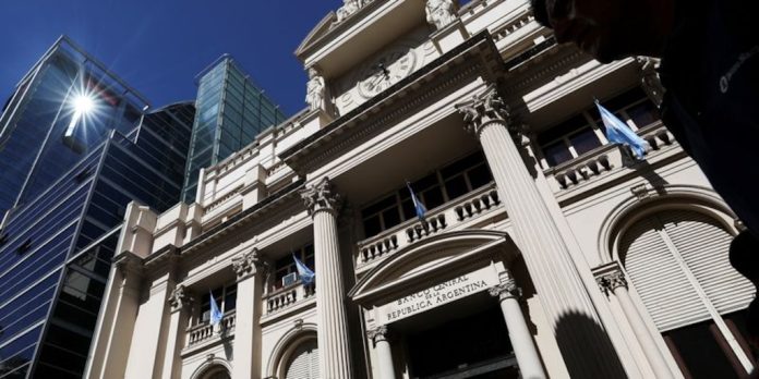 El BCRA estima que comprará más reservas hasta fin de año, pero le faltarán USD 500 millones para cumplir la meta con el FMI