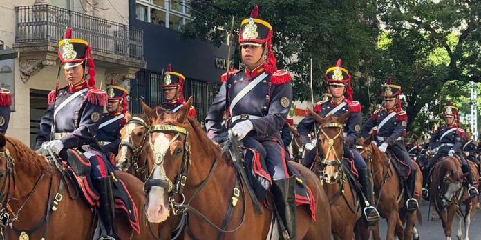 La Casa Rosada homenajeó al Escuadrón Ayacucho del Regimiento de Granaderos a Caballo en su Bicentenario