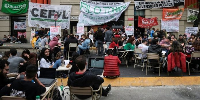 Por decreto, el Gobierno obliga a las universidades a reformar la rendición de gastos y la facturación y prohíbe los contratos directos
