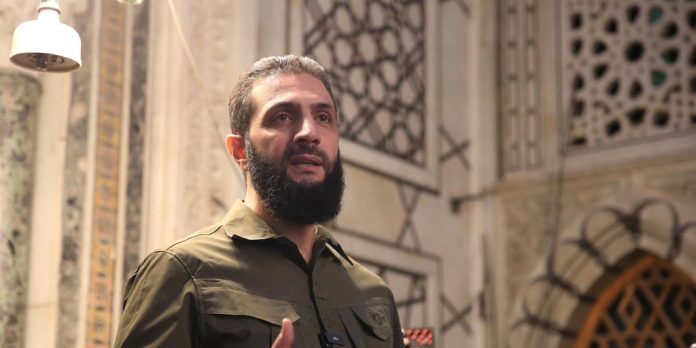 Los rebeldes sirios avanzan hacia la formación de un gobierno y buscan restablecer el orden tras la caía de Al Assad