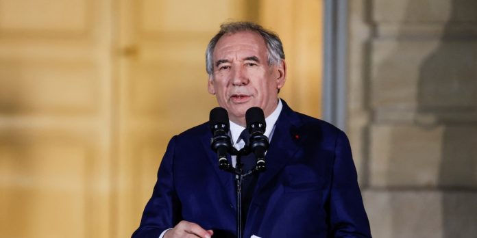 El nuevo primer ministro francés François Bayrou prometió transparencia y esmero frente la “grave” crisis política