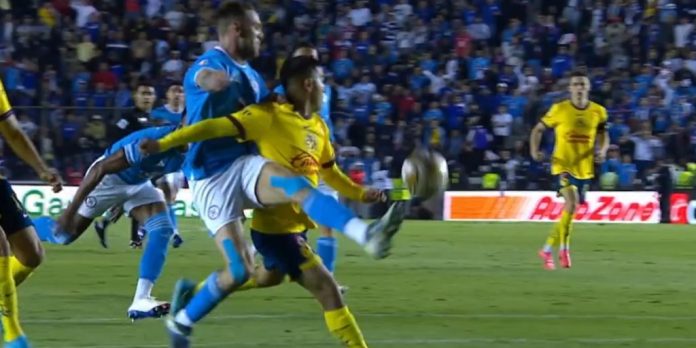 Revelan audios del VAR del penal que le dio al América su pase a la final