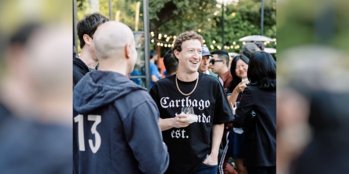 Subastan por miles de dólares una cadena de oro de Mark Zuckerberg, el dueño de Meta