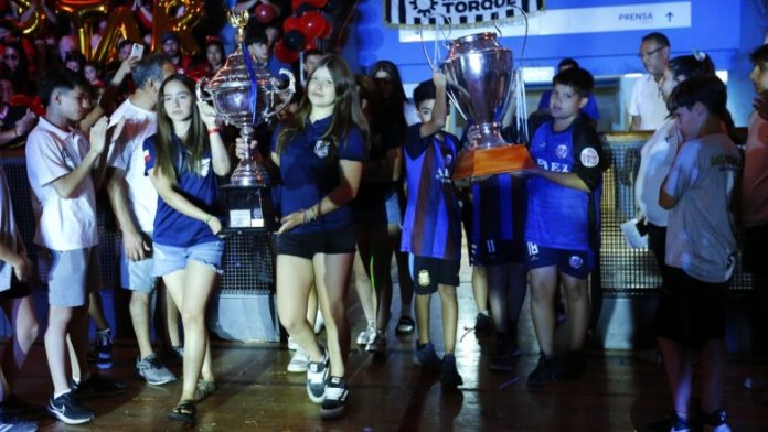 El Aldo Cantoni albergó al desfile de delegaciones del Mundialito de Bancaria