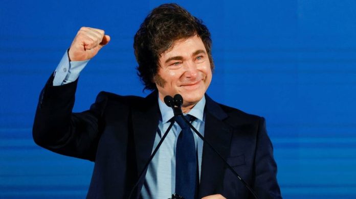 Antes de volver a la Argentina, Milei se reunió con empresarios y le da una entrevista a un diario de Italia