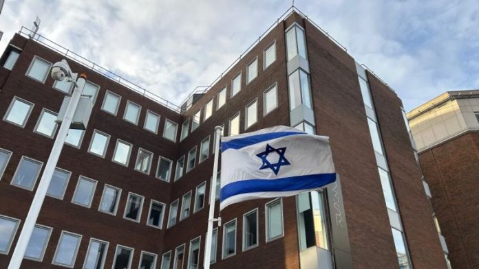 Israel cierra su embajada en Irlanda por "políticas antiisraelíes extremas"