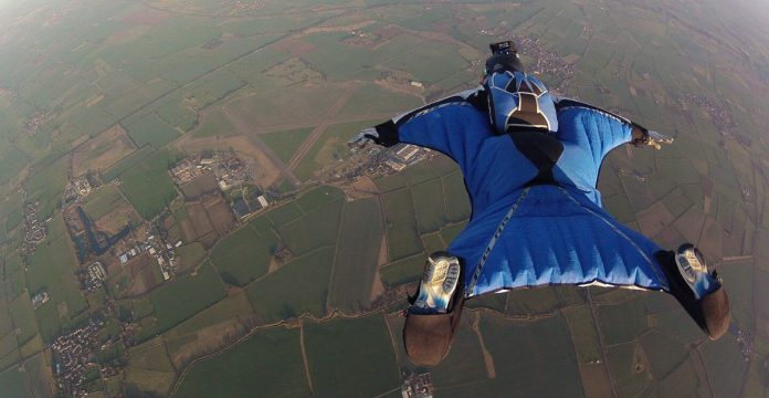Wingsuiting flying: ¿cuándo surgió este deporte extremo?