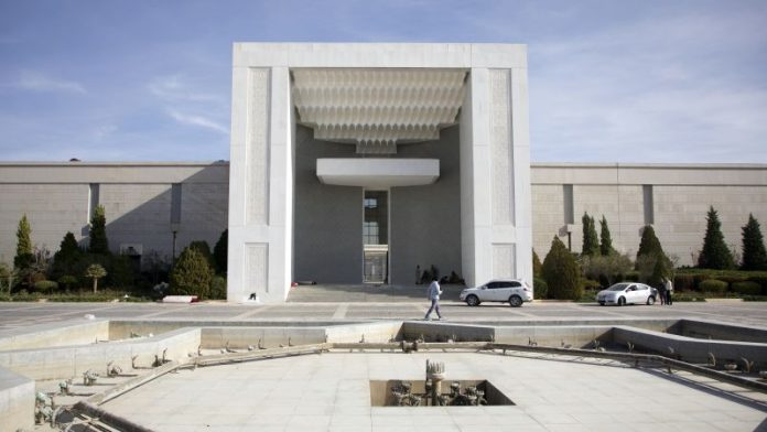 Assad no mostraba la extravagancia de Saddam Hussein en Irak, pero su régimen fue igualmente despiadado