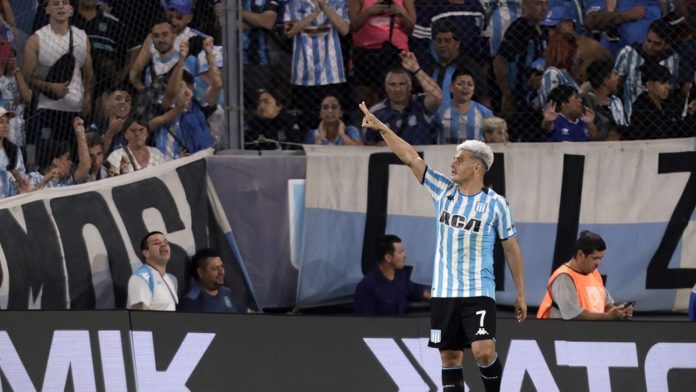 Racing cerró el año con un buen triunfo ante River, que no pudo asegurar su presencia en la fase de grupos de la Libertadores