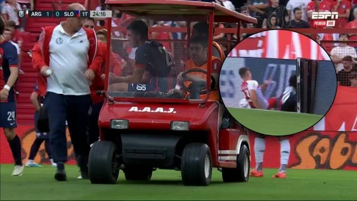 Alexis Cuello se dio un golpazo con ¡el cartel de publicidad! y debió ser reemplazado en San Lorenzo