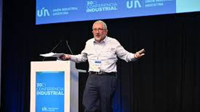 Mario Cimoli: “Pensar en desregular todo es un error de política económica”