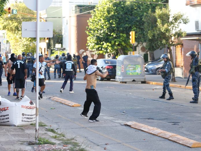 Incidentes en la elección de Racing: así fue el tiroteo que se dio afuera del club