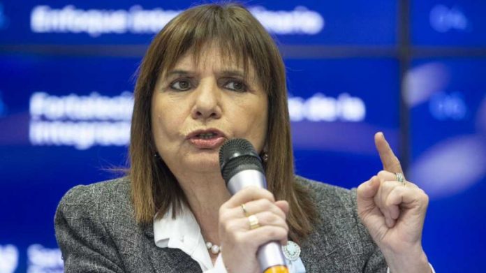 Patricia Bullrich dijo que el gendarme argentino detenido en Venezuela está en una base de inteligencia