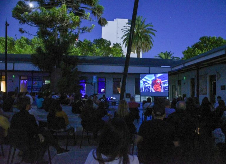 Cine Móvil: proyecciones gratuitas al aire libre este fin de semana en La Plata
