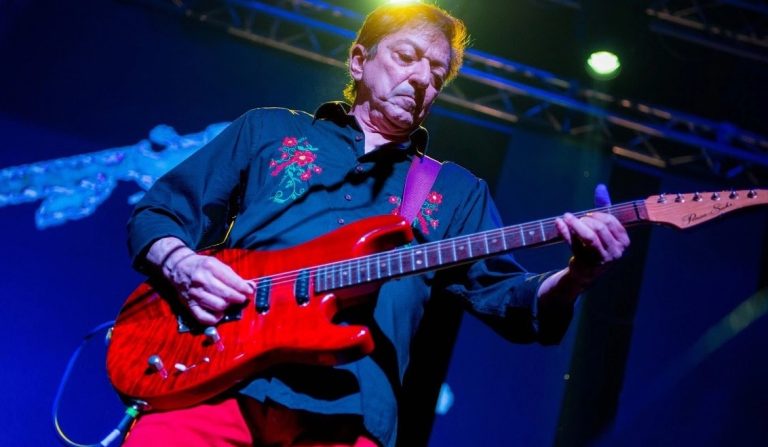 Investigan al guitarrista de «Virus», Julio Moura, por la muerte de su pareja