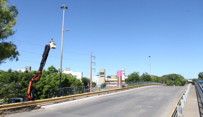 Avanza el Plan de Alumbrado Público en La Plata con nuevas obras en distintos barrios