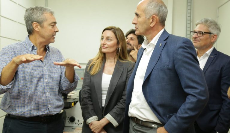 La UNLP presentó un microscopio de vanguardia que fortalecerá la investigación científica