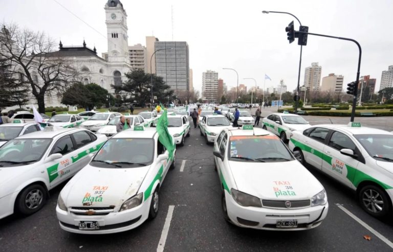 Taxistas de La Plata impulsan una actualización en la ordenanza del servicio