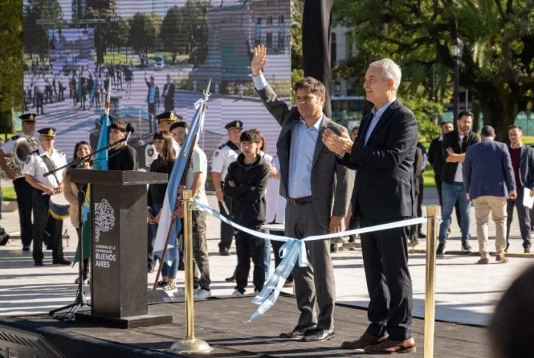 Alak y Kicillof inauguraron la Plaza San Martín en La Plata