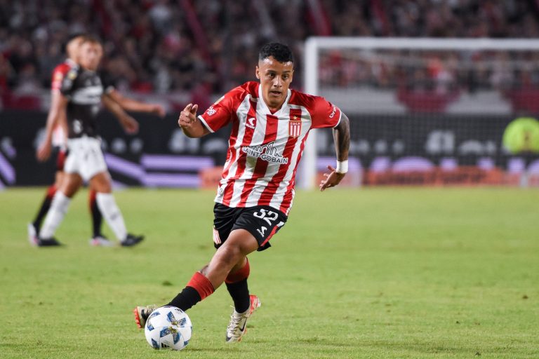 Estudiantes visita a Arsenal en el regreso del torneo local