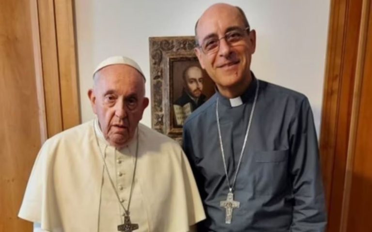“Pensé que lo tendríamos un tiempo más”: el dolor de Gabriel Mestre por la muerte del Papa Francisco