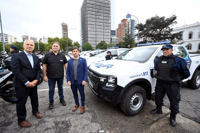 Alak y Kicillof lanzaron un plan integral de seguridad y entregaron móviles para patrullaje en La Plata