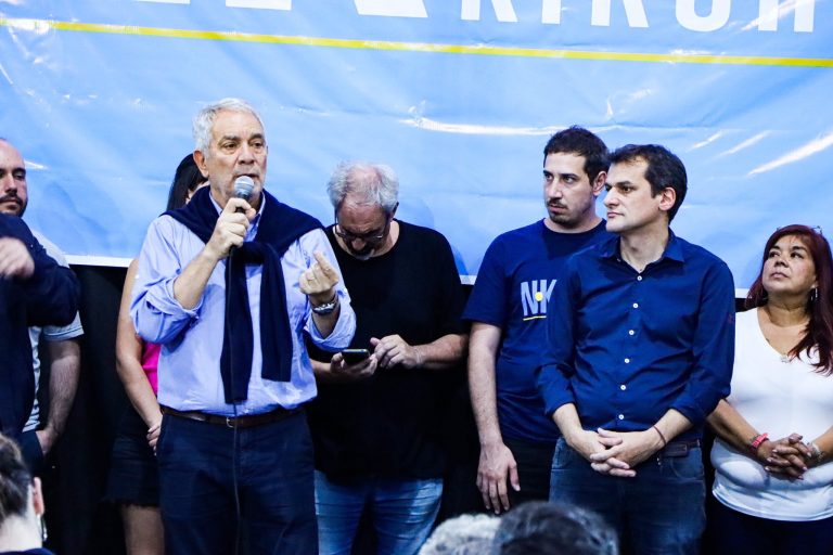 Alak participó de un plenario de la Corriente Néstor Kirchner en medio de tensiones en el peronismo