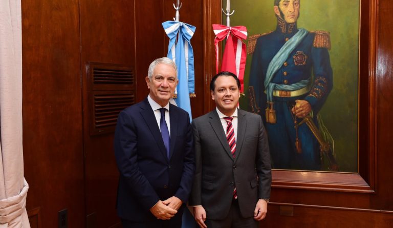 Julio Alak y el cónsul de Perú en La Plata reforzaron vínculos para promover la cultura y el trabajo conjunto