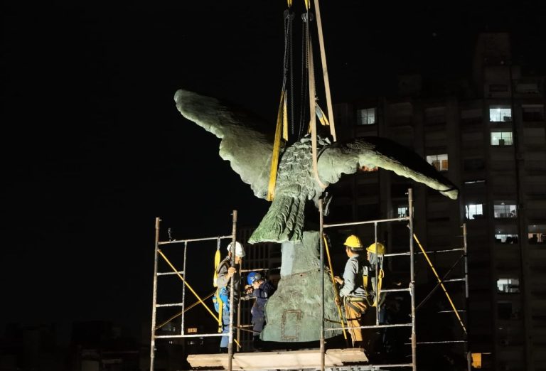 Restauraron e instalaron el monumento Alla Fratellanza en Plaza Italia