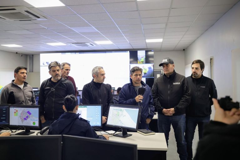 Kicillof coordinó la respuesta ante el temporal: ya hay más de 2.500 evacuados