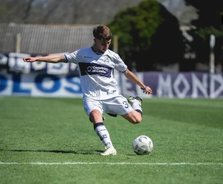 Nueva citación a la Sub 16: Salvador Fuster, de Gimnasia, sigue creciendo con la celeste y blanca