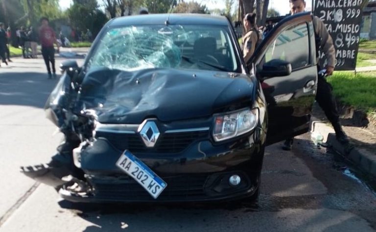 Dos jóvenes murieron en Tolosa tras un choque entre un auto y una moto: hay un imputado por homicidio culposo