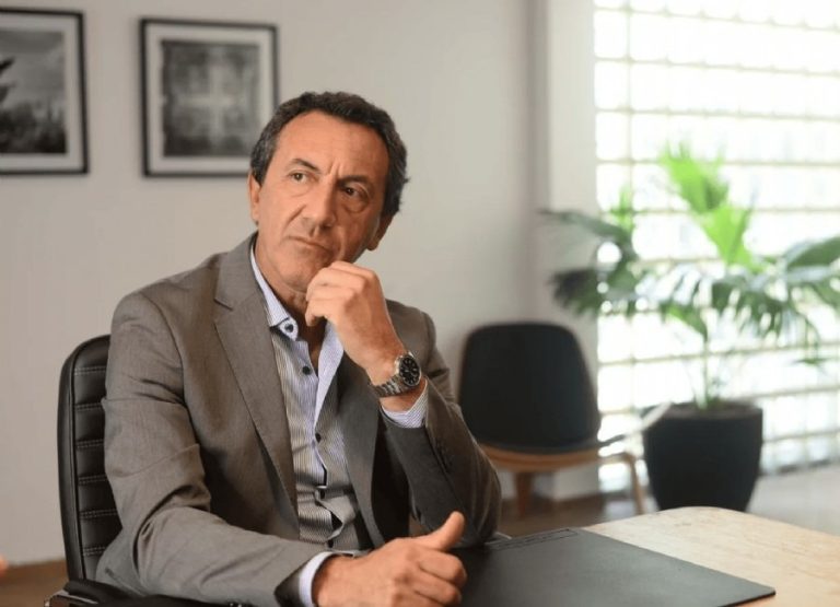Amenaza a Cowen tras la eliminación de Gimnasia: apareció una bandera intimidante en Estancia Chica y la Justicia ya investiga