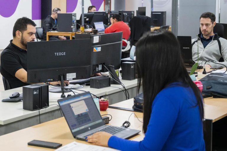 La Provincia otorgará una bonificación del 115% a estatales con título universitario