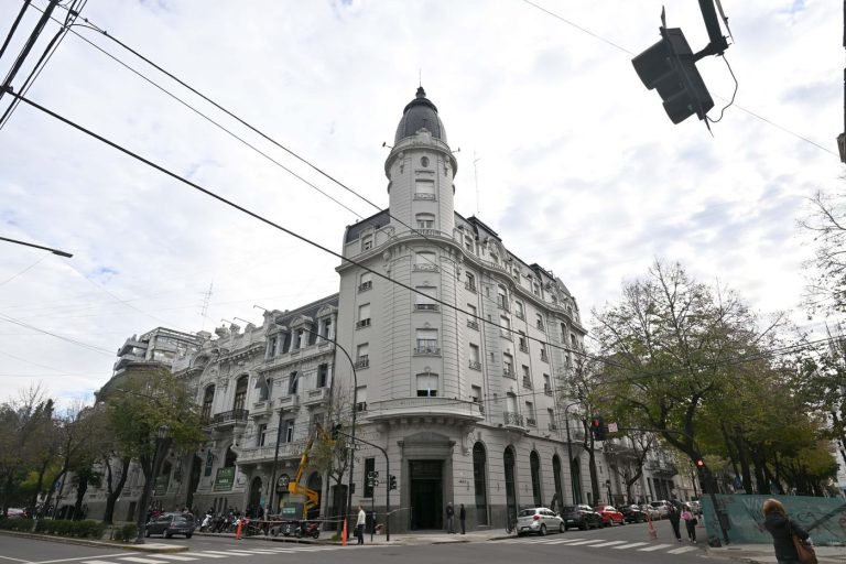 Concejales de La Libertad Avanza piden informes por los préstamos del Ente Municipal y las obras en el ex Banco Municipal de La Plata