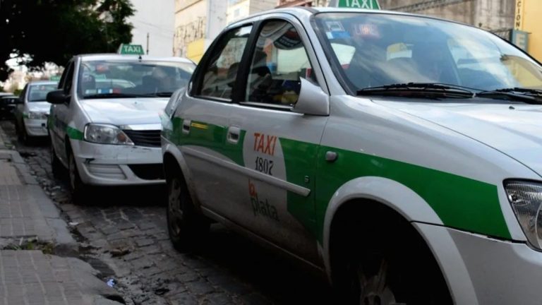 Taxistas platenses exigen la anulación de fotomultas por el caos vial generado por las obras