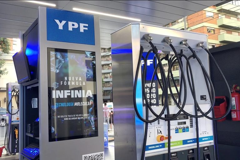 YPF aplicó una leve suba en la nafta por el alza de los biocombustibles