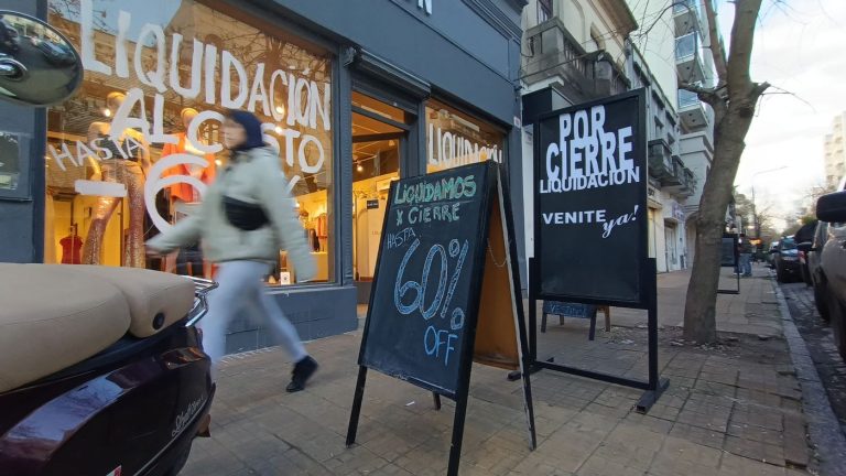 El comercio platense acumula nueve trimestres en baja y la mayoría de los negocios ya no tiene empleados