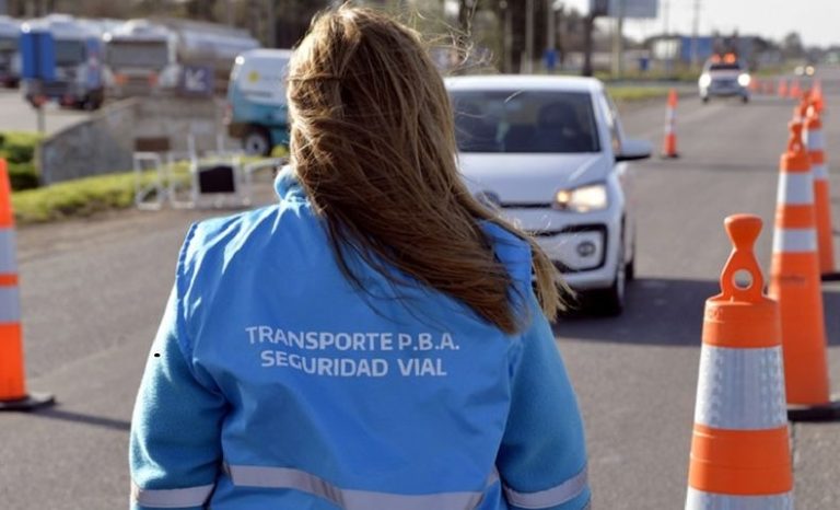 Multas de tránsito en Provincia: cruzar un semáforo en rojo puede costar hasta $753.000