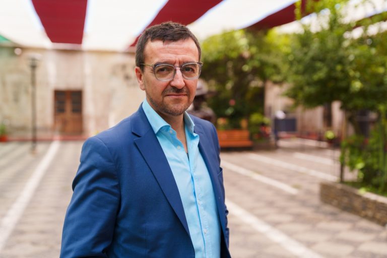 Mario Riorda dará una charla magistral en La Plata para presentar una diplomatura en comunicación política