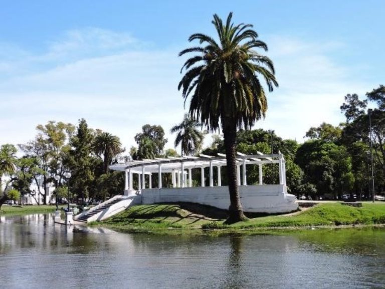 Remodelación del Parque Saavedra: el municipio avanza y crece el conflicto con los feriantes