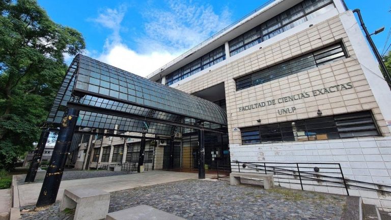 Bochazo masivo en la UNLP: el 85% desaprobó química