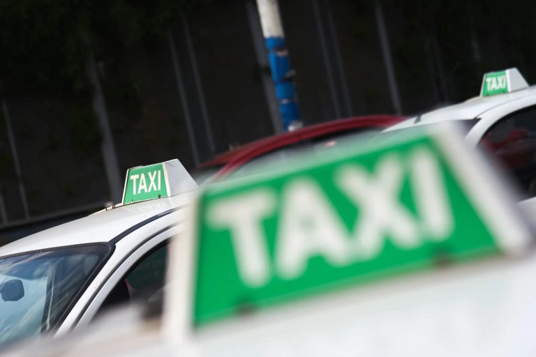 Taxistas se oponen al proyecto de regulación de aplicaciones