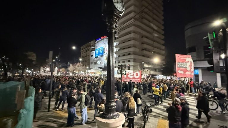 Nueva protesta en La Plata contra la condena a Cristina Kirchner: convocan a movilizarse en 7 y 50
