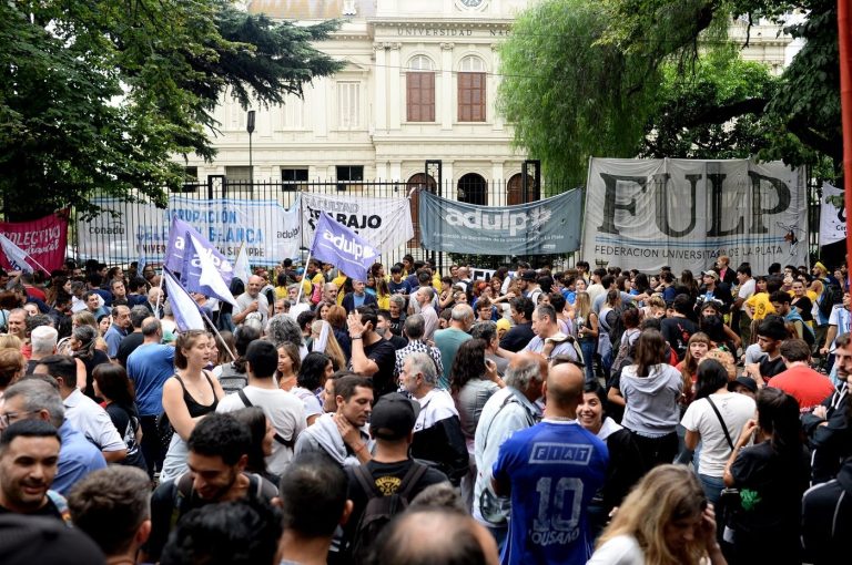 Docentes de la UNLP definirán nuevas medidas de fuerza